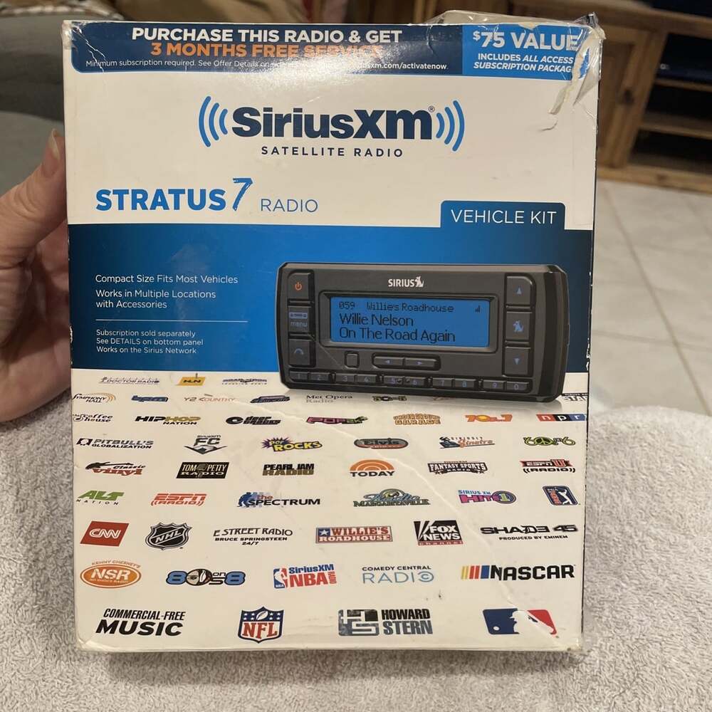 SiriusXM Satellite Radio Stratus 7 Radio and Vehicle Kit (Model SXvd1a) READ